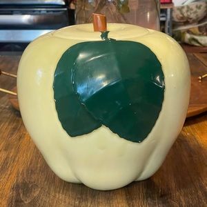 Vintage Hull Blushing Apple Cookie Jar 1940's Very Good Condition MCM